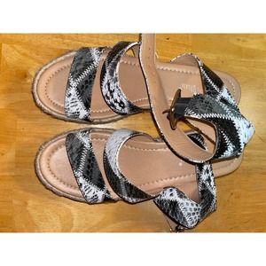 Nature Breeze Wedge Sandals SZ 9 Snake Print